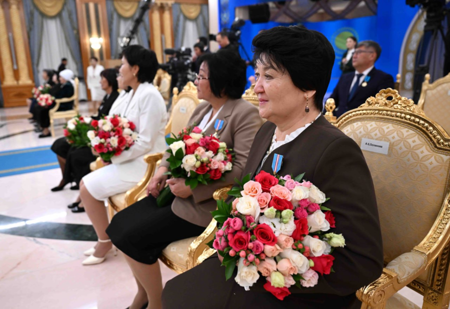 Мемлекет басшысы: Цифрлық сауаттылықты балаларға мектептен бастап үйреткен дұрыс