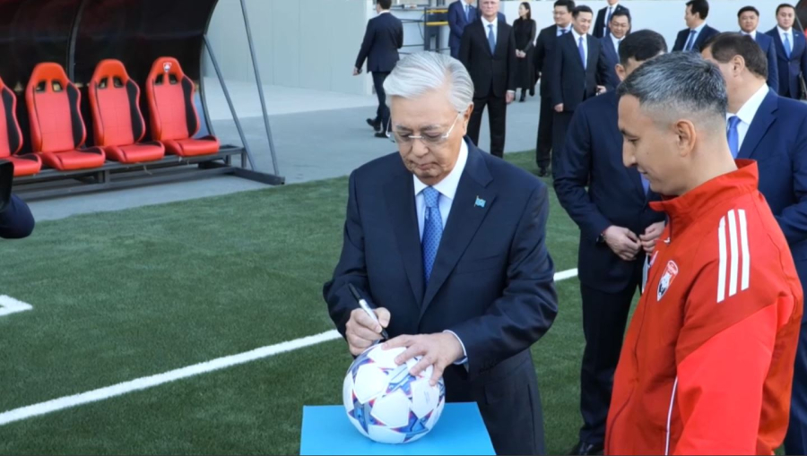 Президент Қызылорданың орталық стадионын аралап көрді