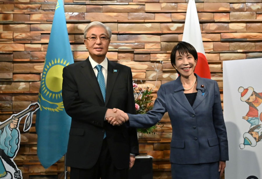 Президент Жапонияның Премьер-министрі Санаэ Такаичимен келіссөз жүргізді