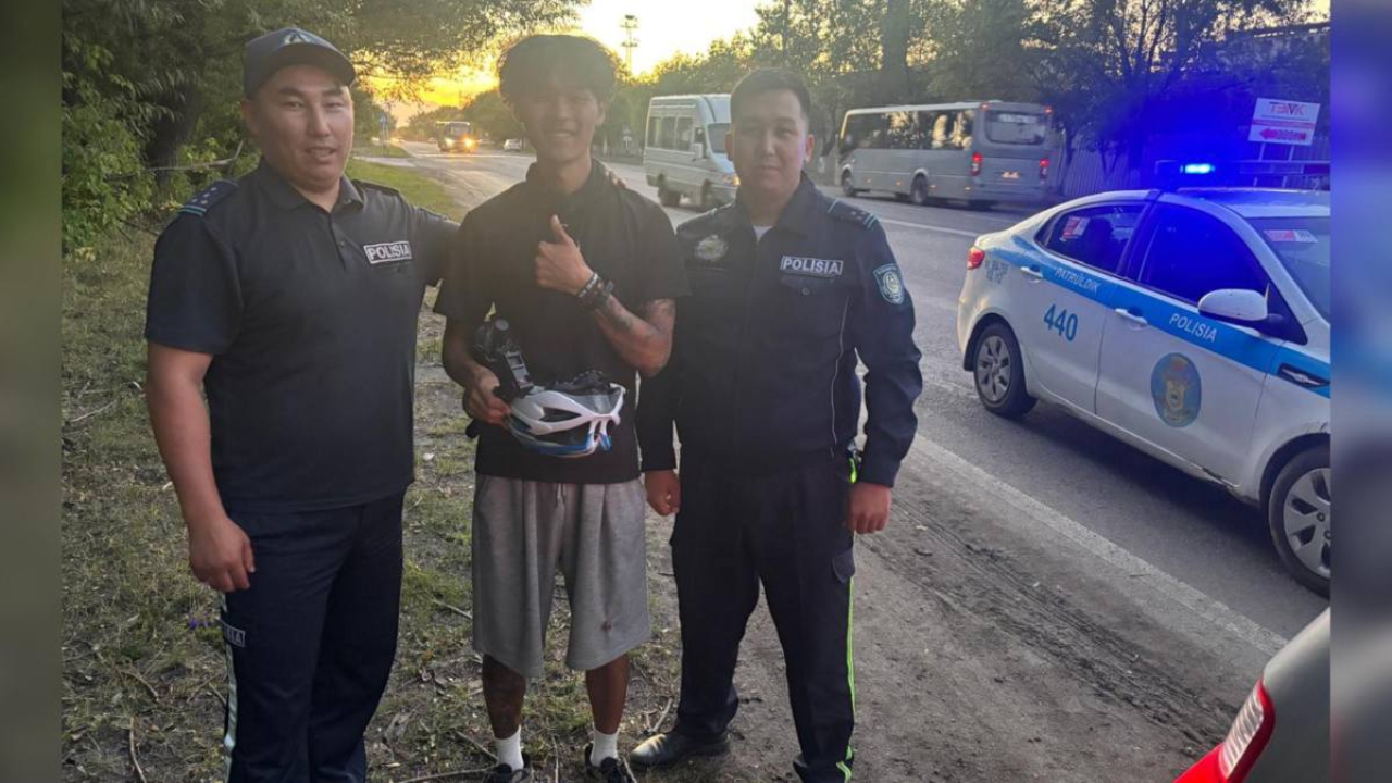 Полицейские помогли иностранному велотуристу в Темиртау