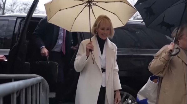 Трамп жазушы әйелге 83 млн доллар өтемақы төлейтін болды