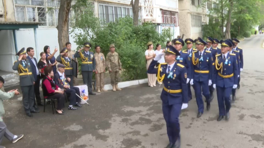 Парад для ветеранов войны организовали военнослужащие Тараза