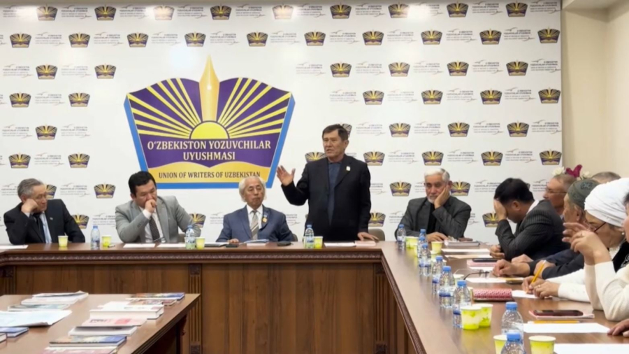 М. Әуезов пен Б. Момышұлының кітаптары өзбек тіліне аударылады