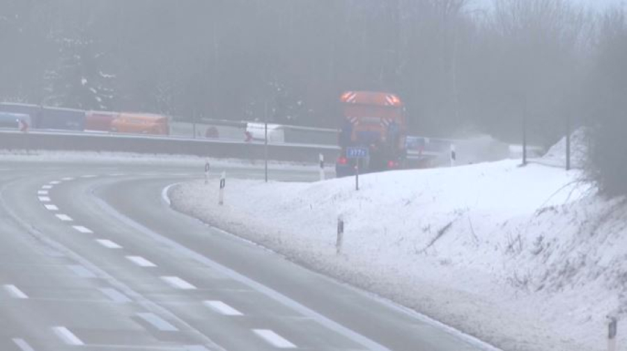 Без соли и химии: как справляются с гололёдом в мире