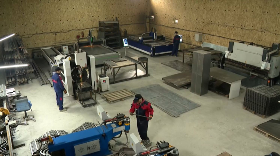 Завод по производству школьной мебели открыли в Алматинской области