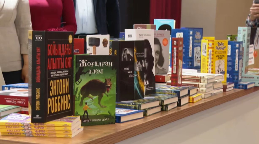 «Хабар» агенттігі мектеп кітапханасына 100 кітап тарту етті
