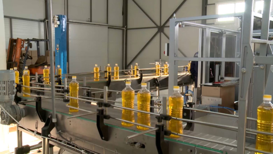 Өңірлерге әлеуметтік бағадағы күнбағыс майы жеткізілді