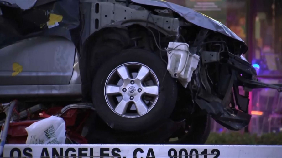 Лос-Анджелесте клубқа кіру кезегінде тұрған 30 адамды көлік қақты