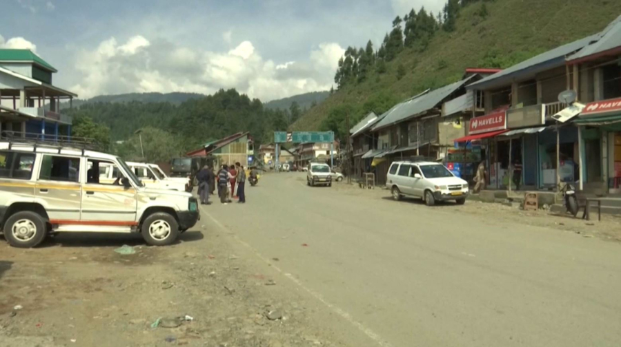 В Кашмире вновь открылись рынки