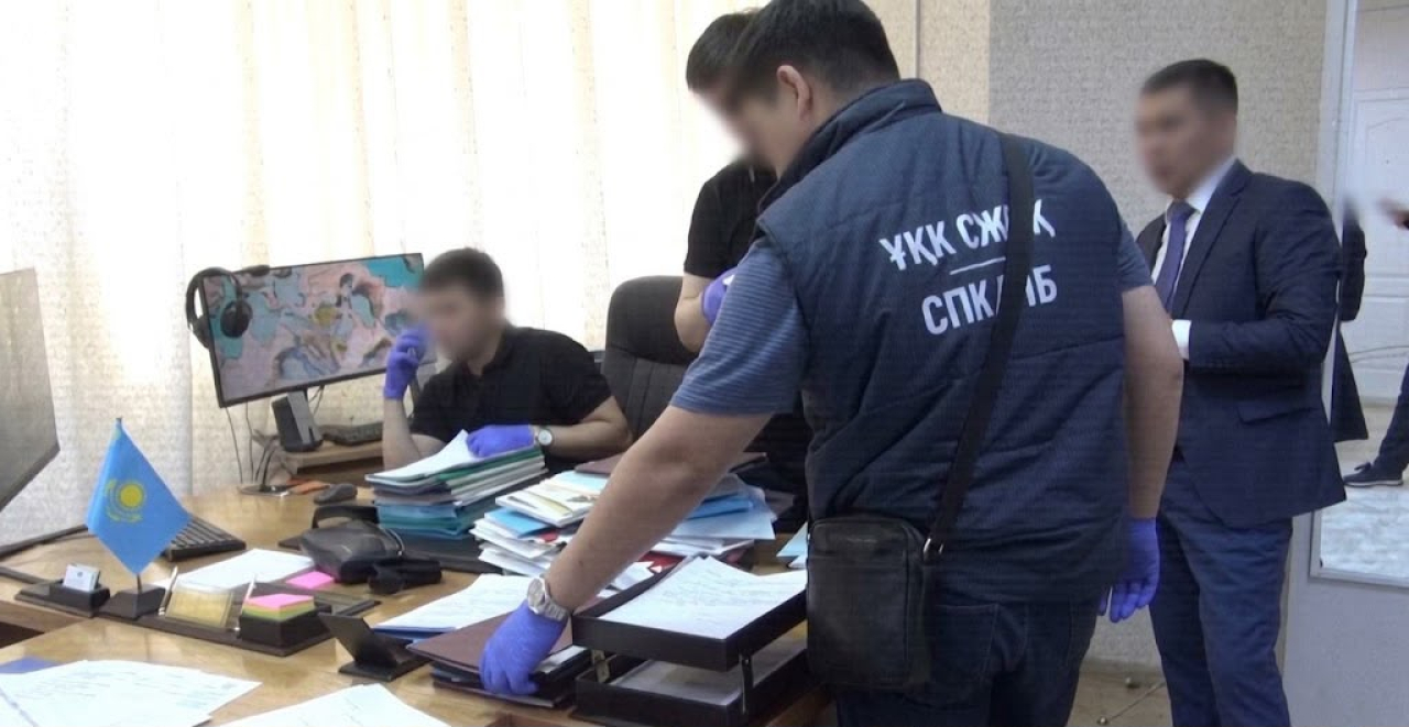 Көлік министрлігінің екі шенеунігі 40 млн теңге пара алды деген күдікке ілінді