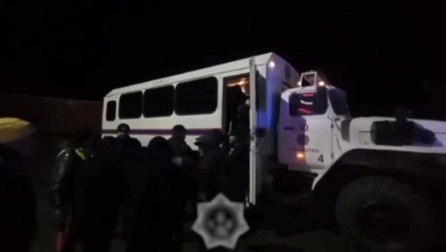 Более 50 человек эвакуировали с трассы в Актюбинской области