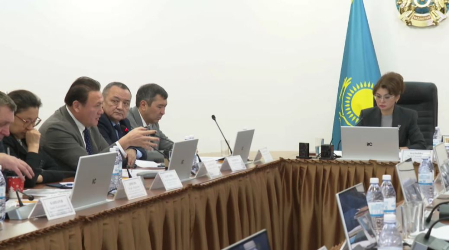 Үшжақты комиссия отырысы: әлеуметтік әріптестік және еңбек қатынастары   