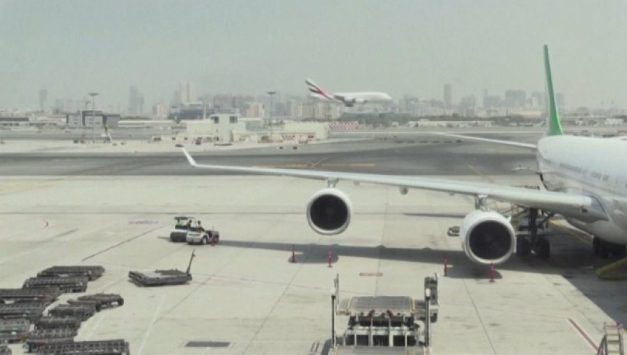 Мировые авиакомпании повышают цены и сокращают число рейсов