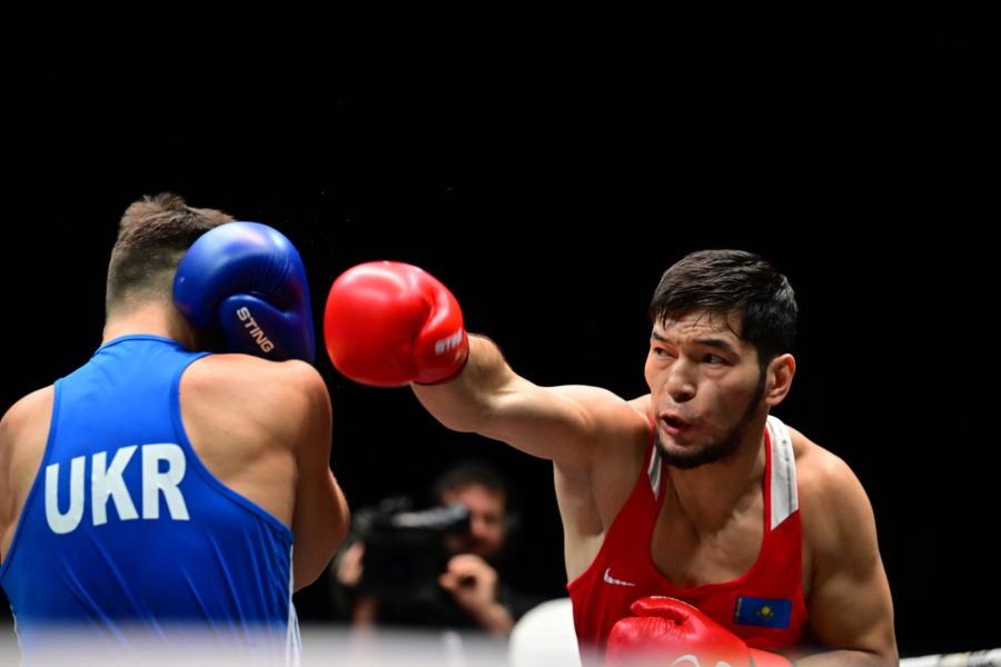 Нурбек Оралбай поборется за выход в 1/4 финала