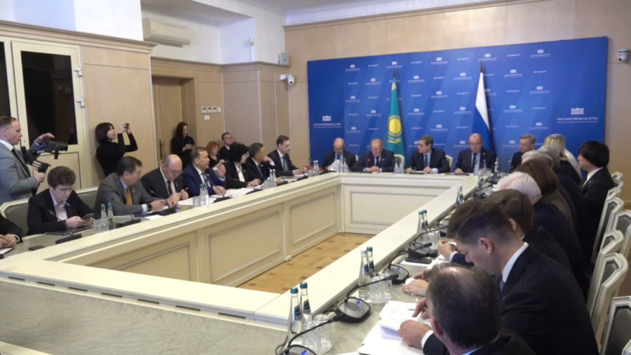 Реализацию договорённостей глав РК и РФ обсудили депутаты Мажилиса и Госдумы