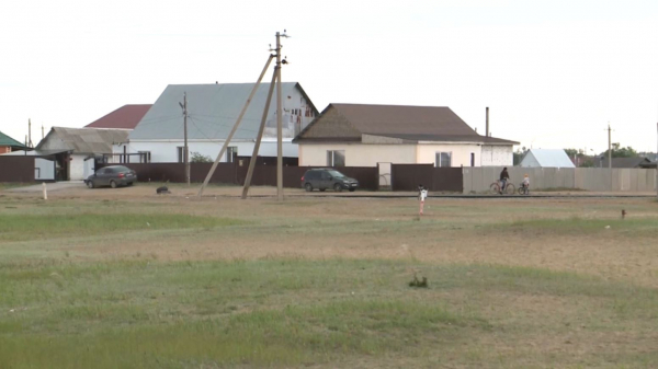 Пострадавшим от паводка семьям выдали новое жилье в селе Алтынсарино