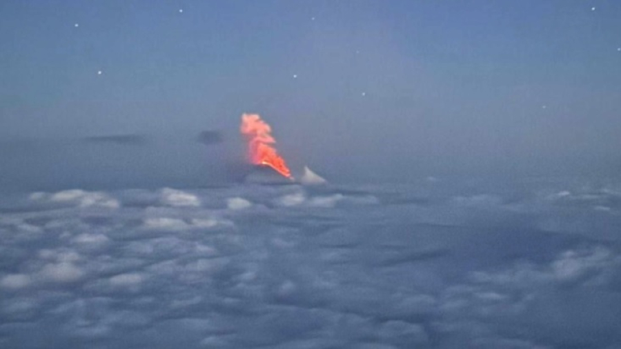 На Камчатке проснулся вулкан Ключевская сопка