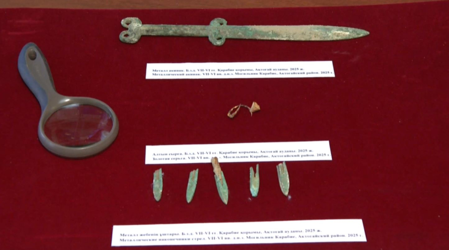 Найдено захоронение древнего воина в Карагандинской области