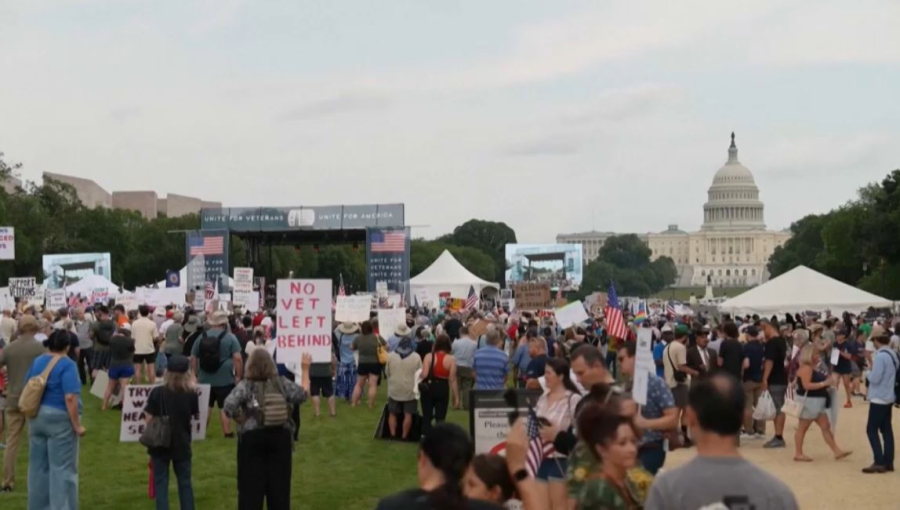 АҚШ-та соғыс ардагерлері Трампқа қарсы шеруге шықты