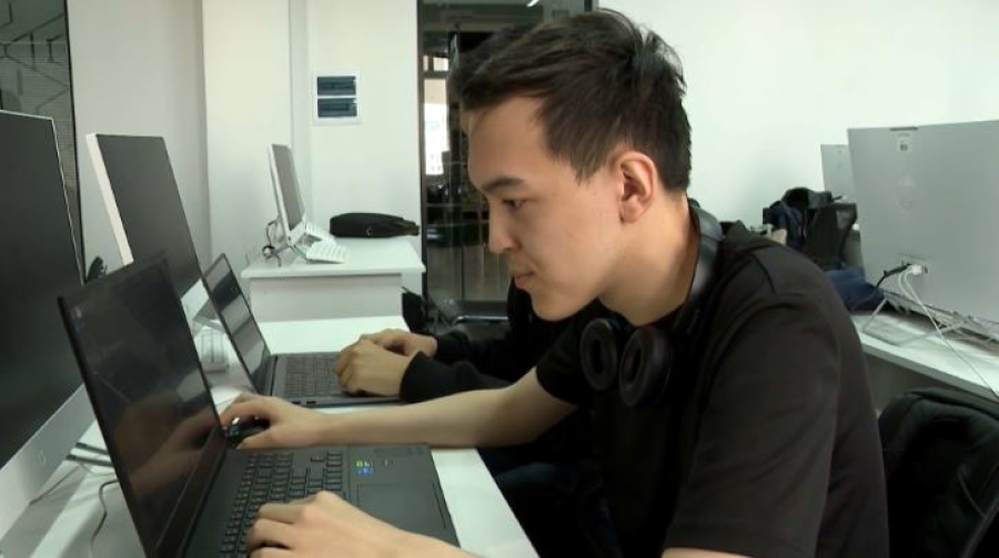 650 тысяч студентов прошли курс AI-Sana