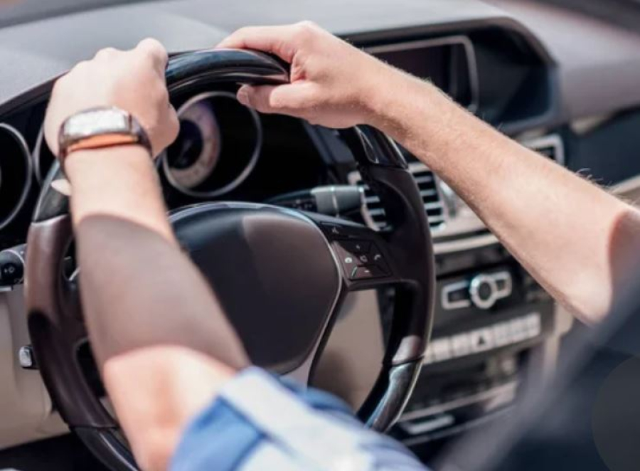 В Японии водитель наехал на группу школьников