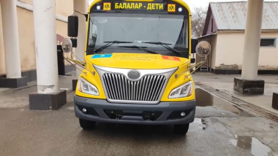 Бишкекской школе-гимназии подарили автобус от Президента Казахстана