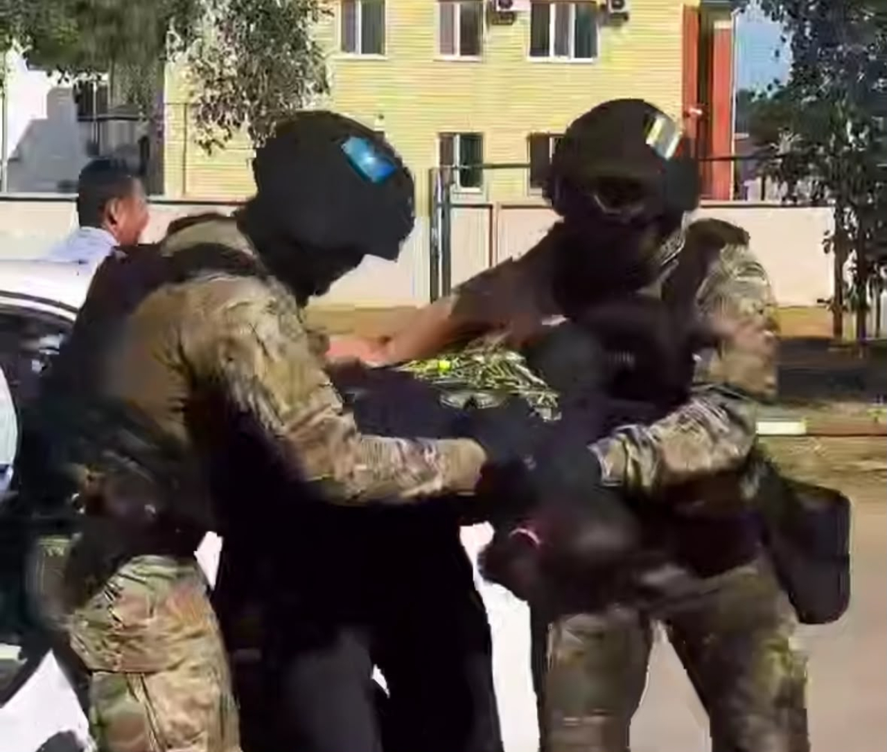 Нецензурная брань и неповиновение полиции: житель ЗКО получил 25 суток