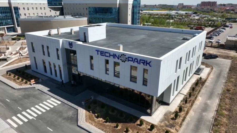 Глава государства посетил Yessenov Technopark