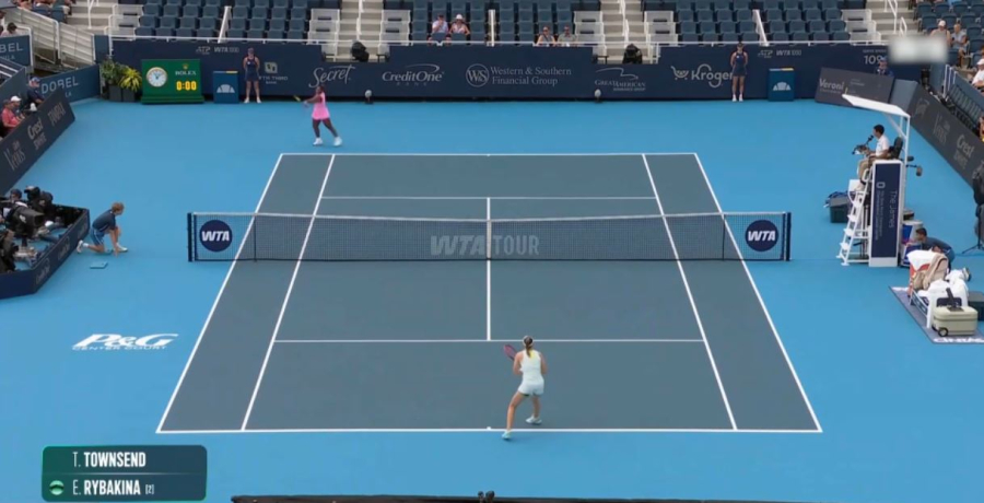 Рыбакина стартовала с победы на турнире WTA