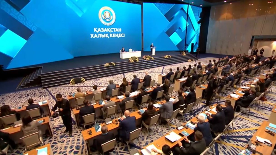 Второй день первой сессии Қазақстан Халық Кеңесі