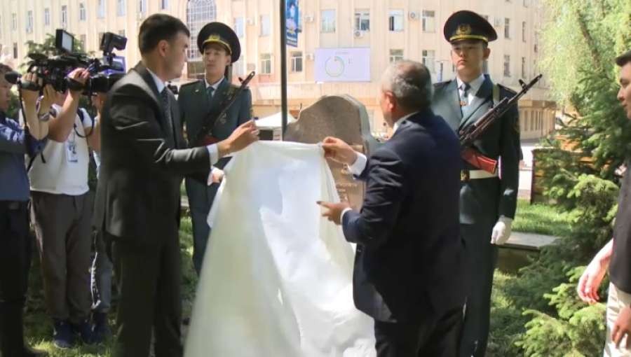 Мемориальный камень студентам-фронтовикам открыли в Алматы