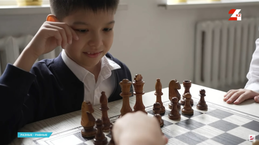 Станет великим режиссёром Омар Джаныбеков. Как инклюзия помогает особенным ученикам