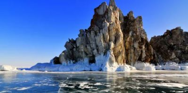 Пытался перепрыгнуть расщелину и погиб турист близ Байкала