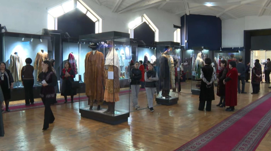 Алматыда дәстүрлі киімдер көрмесі ашылды