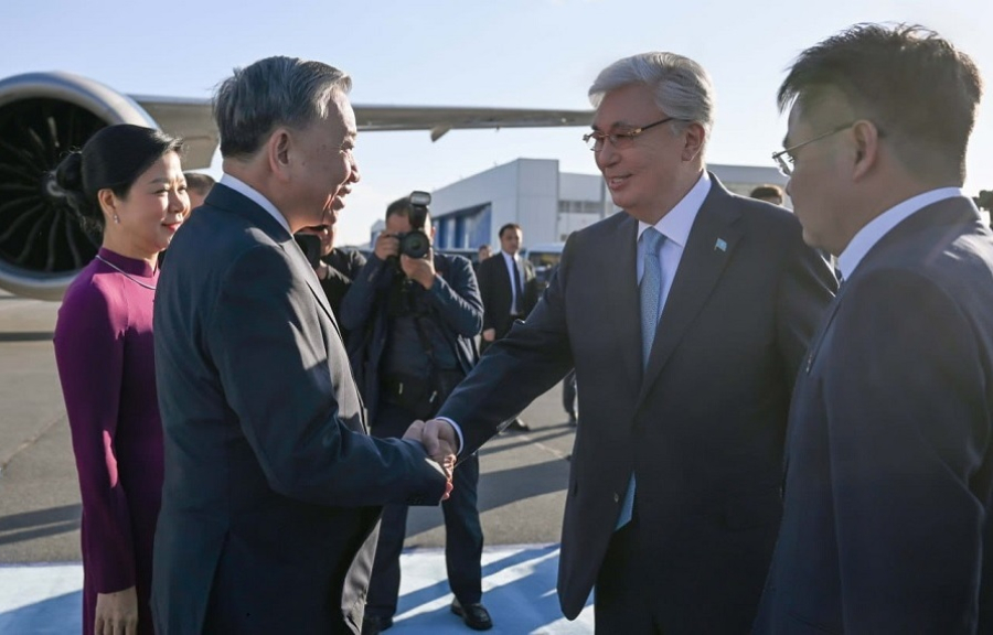 В Казахстан с госвизитом прибыл Генсек ЦК Компартии Вьетнама