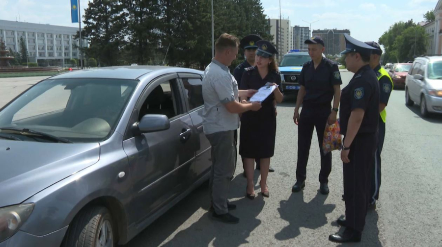 Законопослушных водителей наградили в Семее