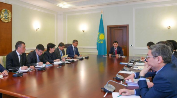 Е. Қарин ішкі саясат бағытының жұмыстарын ұйымдастыру жөнінде кеңес өткізді