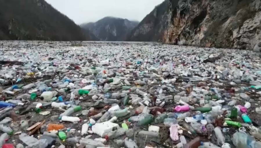 Производство пластиковых бутылок объемом меньше литра запретят на Бали