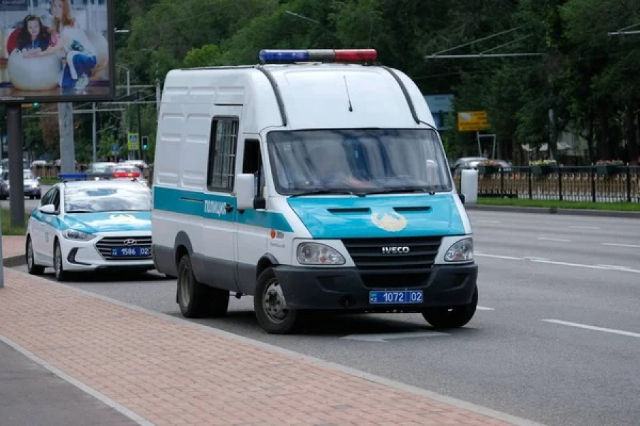 «Есірткі іздеп жүр деп ойладым»: Алматы тұрғыны бейтаныс жігітті ұрып-соқты