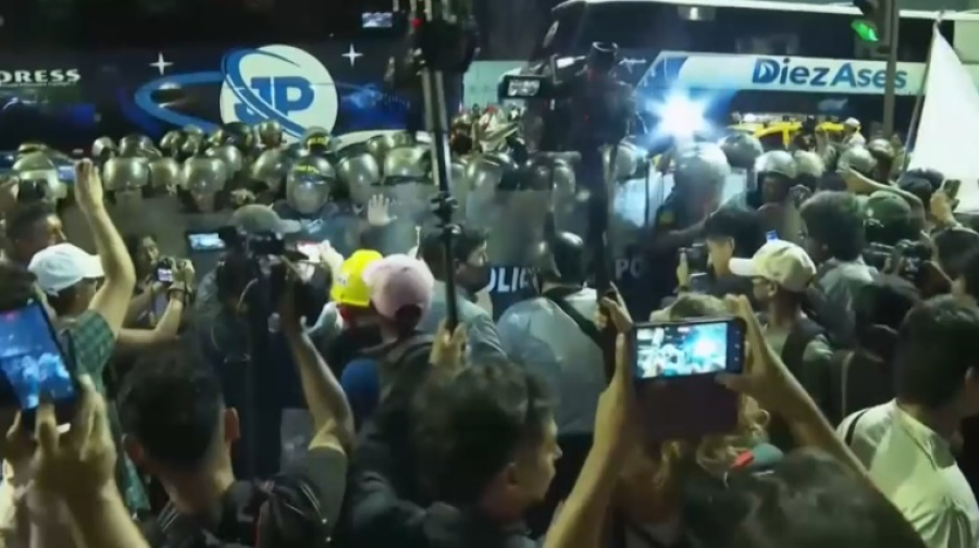 Перуанцы требуют отставки президента из-за роста преступности