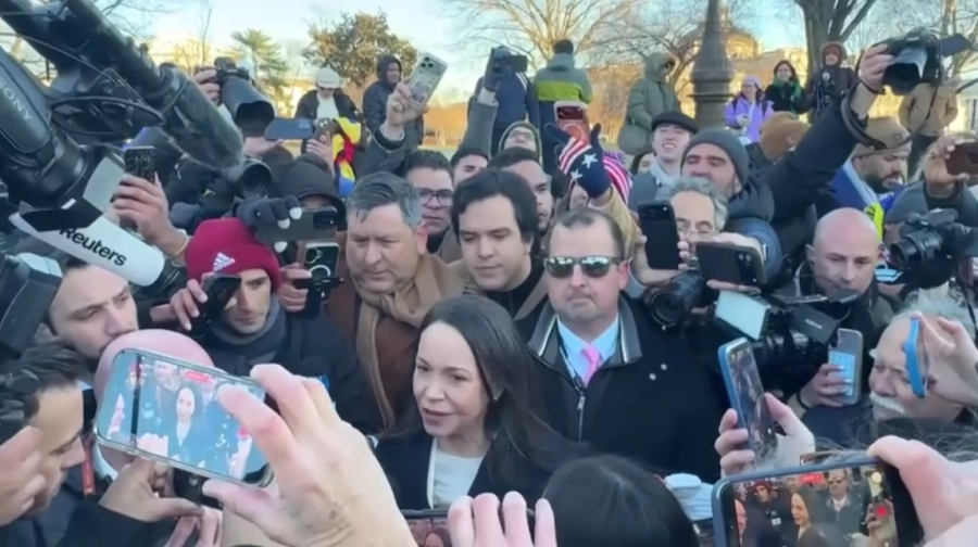 Мачадо вручила Трампу Нобелевскую премию