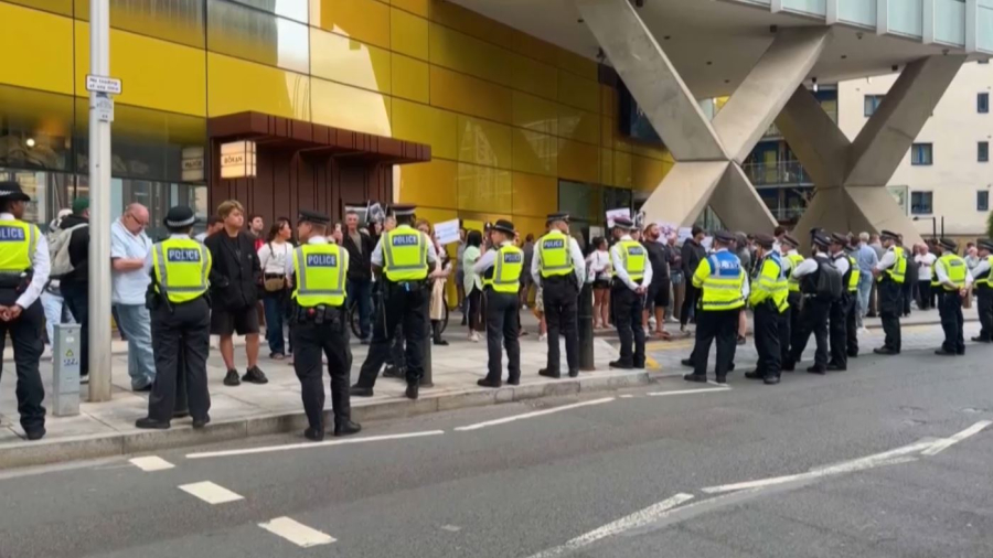 Протесты против мигрантов вспыхнули в Лондоне