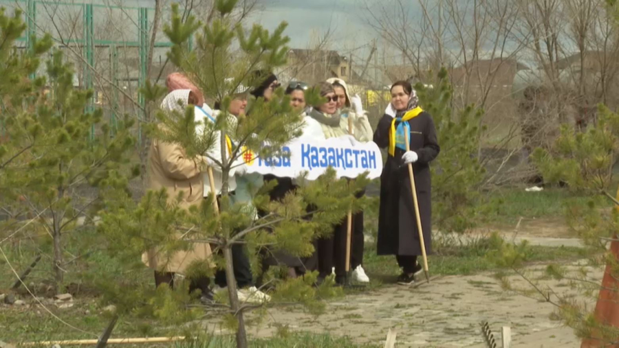Елордалық оқушылар «Таза бейсенбі» акциясына қатысты