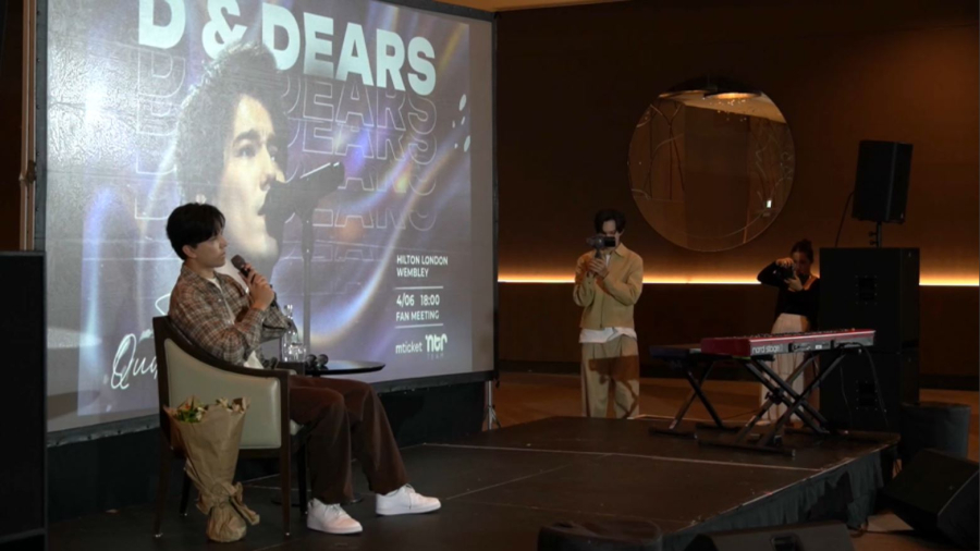 Димаш Лондонда жанкүйерлерімен кездесті