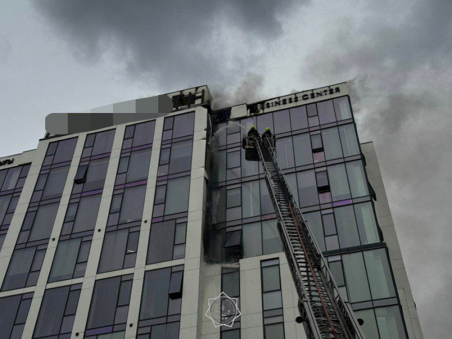 Пожар в бизнес-центре произошел в Астане