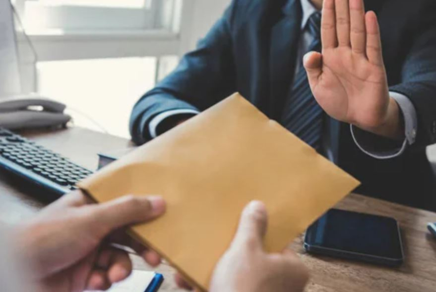 Взятку в 1 млн тенге получили должностные лица в Актобе