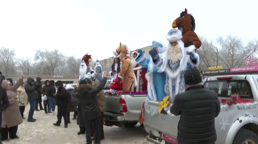 Караваны сказочных персонажей создают новогоднее настроение в Актобе