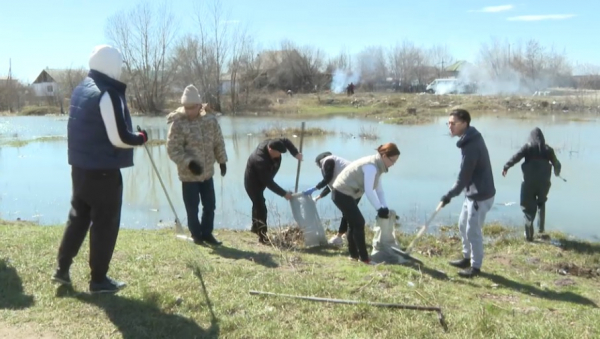 15 тысяч человек убирали улицы Семея