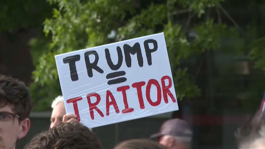 Гарвард оқытушылары мен студенттері Трампқа қарсы шеруге шықты