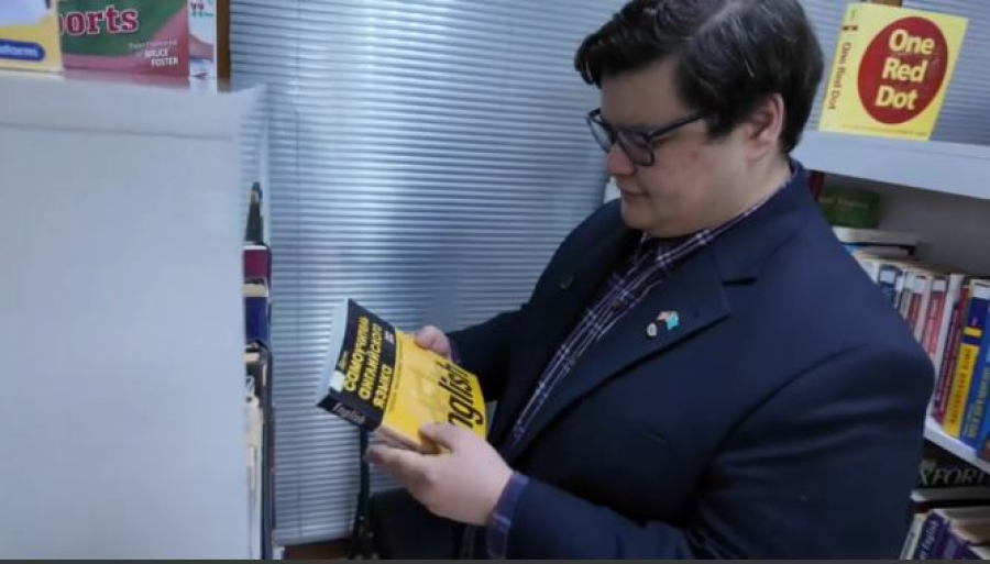 Америкалық отбасы асырап алған қазақ баласы 20 жылдан кейін елге оралды